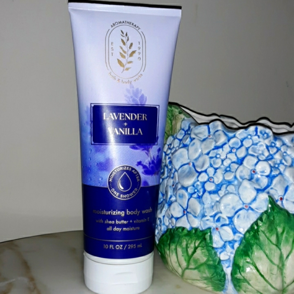 Bath & Body Works Moisturizing "Lavender & Vanilla"